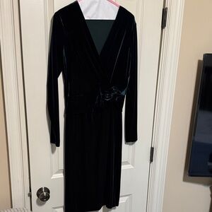 Calvin Klein Elegant Green Velvet knot Dress size 6